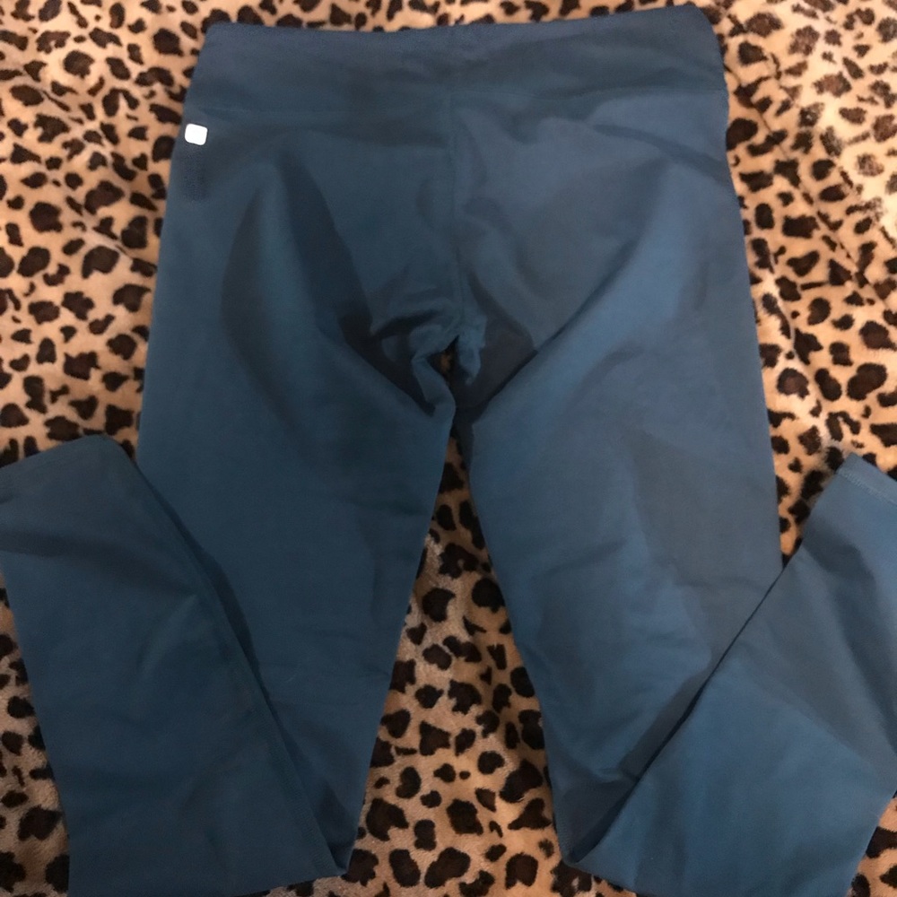 Fabletics Legging Teal Color SZ.M NWOT never worn